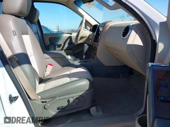 2006 Ford Explorer Eddie Bauer with VIN 1FMEU74E26UA59864, listed as a IAAI auction lot 41631105 with 119,348 mi miles. Bid and sale history available at carsss.com. Image 5.