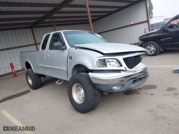 2000 Ford F-150 XL with VIN 1FTRX18L9YKA05396, listed as a IAAI auction lot 41637310 with 234,555 mi miles. Bid and sale history available at carsss.com. Image 1.