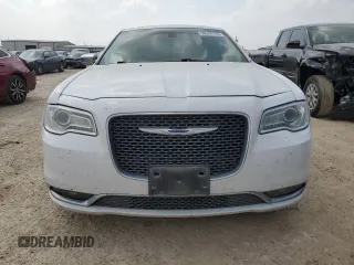 2020 Chrysler 300 Limited z VIN 2C3CCAEG7LH102934, wystawiony jako Copart lot #50940105 z przebiegiem 104 452 mil mil oraz Szkody całkowita. Historia ofert i sprzedaży dostępna na DreamBid. Obrazek 5.