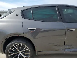 2023 Maserati Grecale Modena z VIN ZN682AVM8P7434729, wystawiony jako Copart lot #88773195 z przebiegiem Nie podano mil oraz Szkody całkowita. Historia ofert i sprzedaży dostępna na DreamBid. Obrazek 11.