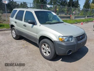 2005 Ford Escape XLT with VIN 1FMYU03115KD63183, listed as a IAAI auction lot 42096324 with 172,322 mi miles. Bid and sale history available at carsss.com. Image 1.