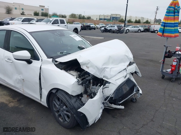 2019 Toyota Yaris Sedan L with VIN 3MYDLBYVXKY507258, listed as a IAAI auction lot 41890588 with 1 mi miles. Bid and sale history available at carsss.com. Image 6.