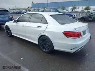 2014 Mercedes-Benz E-Class E 350 Luxury with VIN WDDHF8JB0EA850671, listed as a IAAI auction lot 41935999 with 139,386 mi miles. Bid and sale history available at carsss.com. Image 3.