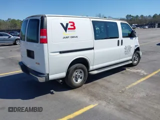 2017 GMC Savana Cargo z VIN 1GTW7AFF7H1915702, wystawiony jako IAAI lot #41768370 z przebiegiem 120 997 mil mil oraz . Historia ofert i sprzedaży dostępna na DreamBid. Obrazek 4.