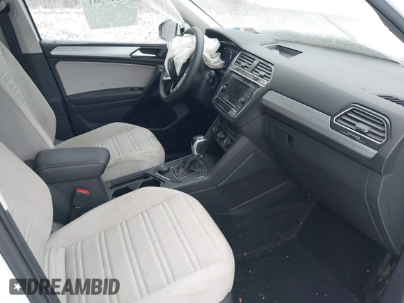 2022 Volkswagen Tiguan S with VIN 3VV0B7AX2NM125909, listed as a IAAI auction lot 41219381 with 40,886 mi miles. Bid and sale history available at carsss.com. Image 5.