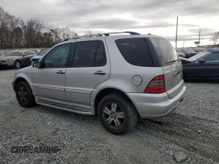 2005 Mercedes-Benz M 500 z VIN 4JGAB75E35A532559, wystawiony jako Copart lot #85321484 z przebiegiem 305 999 mil mil oraz Szkoda całkowita • Salvage title. Historia ofert i sprzedaży dostępna na DreamBid. Obrazek 2.