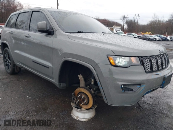 2020 Jeep Grand Cherokee Altitude z VIN 1C4RJFAG1LC207857, wystawiony jako IAAI lot #41932217 z przebiegiem 56 529 mil mil oraz . Historia ofert i sprzedaży dostępna na DreamBid. Obrazek 17.