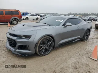 2021 Chevrolet Camaro ZL1 with VIN 1G1FJ1R61M0140058, listed as a Copart auction lot 43051595 with 29,896 mi miles and Clean Title. Bid and sale history available at carsss.com. Image 1.