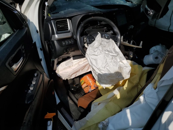 2018 Toyota Highlander Limited z VIN 5TDDZRFH1JS860268, wystawiony jako Copart lot #59696495 z przebiegiem Nie podano mil oraz Szkoda całkowita • Salvage title. Historia ofert i sprzedaży dostępna na DreamBid. Obrazek 8.