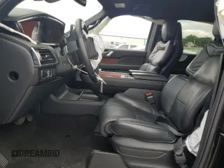 2024 Lincoln Navigator Reserve z VIN 5LMJJ3LG8REL11292, wystawiony jako Copart lot #57487925 z przebiegiem 29 200 mil mil oraz Szkoda całkowita • Salvage title. Historia ofert i sprzedaży dostępna na DreamBid. Obrazek 7.
