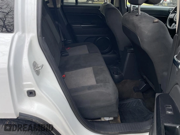 2016 Jeep Compass Sport with VIN 1C4NJCBA3GD568160, listed as a Copart auction lot 44409505 with 174,612 mi miles and Clean title. Bid and sale history available at DreamBid. Image 6.