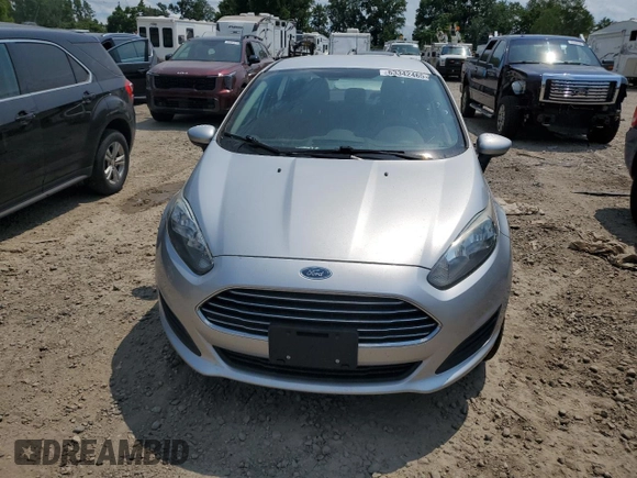 2015 Ford Fiesta S z VIN 3FADP4AJ3FM219154, wystawiony jako Copart lot #63342465 z przebiegiem 104 119 mil mil oraz Czysty tytuł • Clean title. Historia ofert i sprzedaży dostępna na DreamBid. Obrazek 5.