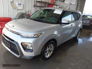 2020 Kia Soul LX with VIN KNDJ23AU1L7067025, listed as a IAAI auction lot 41793980 with 121,457 mi miles. Bid and sale history available at carsss.com. Image 2.