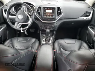2017 Jeep Cherokee Trailhawk z VIN 1C4PJMBS0HW577055, wystawiony jako Copart lot #56428235 z przebiegiem 137 296 mil mil oraz Szkoda całkowita • Salvage title. Historia ofert i sprzedaży dostępna na DreamBid. Obrazek 8.