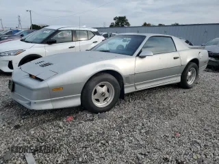 1986 Pontiac Firebird Trans Am z VIN 1G2FW87F8GL239553, wystawiony jako Copart lot #78263424 z przebiegiem 65 161 mil mil oraz Tytuł czysty. Historia ofert i sprzedaży dostępna na DreamBid. Obrazek 1.