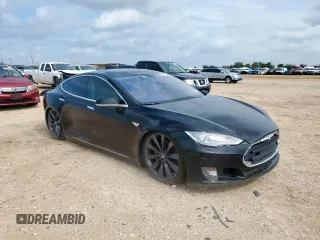 2013 Tesla Model S Performance z VIN 5YJSA1CP2DFP13199, wystawiony jako Copart lot #63225055 z przebiegiem Nie podano mil oraz Czysty tytuł • Clean title. Historia ofert i sprzedaży dostępna na DreamBid. Obrazek 4.