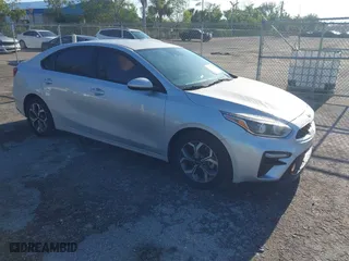 2020 Kia Forte LXS with VIN 3KPF24AD1LE185748, listed as a IAAI auction lot 41933338 with 61,727 mi miles. Bid and sale history available at carsss.com. Image 1.