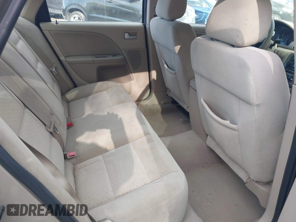 2005 Ford Five Hundred SE z VIN 1FAFP23115G121341, wystawiony jako IAAI lot #42027397 z przebiegiem 110 851 mil mil oraz . Historia ofert i sprzedaży dostępna na DreamBid. Obrazek 8.