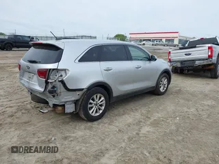 2019 Kia Sorento LX V6 with VIN 5XYPG4A5XKG489337, listed as a IAAI auction lot 41848949 with 101,510 mi miles. Bid and sale history available at carsss.com. Image 4.