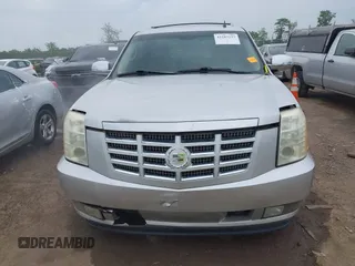 2010 Cadillac Escalade Luxury z VIN 1GYUKBEF8AR133830, wystawiony jako IAAI lot #42283237 z przebiegiem 191 708 mil mil oraz . Historia ofert i sprzedaży dostępna na DreamBid. Obrazek 12.