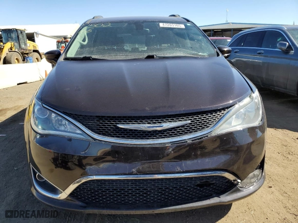 2017 Chrysler Pacifica Touring-L with VIN 2C4RC1BG8HR576578, listed as a Copart auction lot 47203165 with 125,215 mi miles and Salvage Title. Bid and sale history available at carsss.com. Image 5.
