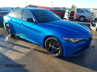 2020 Alfa Romeo Giulia with VIN ZARFAMAN0L7634581, listed as a IAAI auction lot 41395967 with 38,609 mi miles. Bid and sale history available at carsss.com. Image 1.