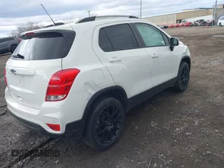 2022 Chevrolet Trax LT with VIN KL7CJPSMXNB526129, listed as a IAAI auction lot 42052390 with 20,973 mi miles and . Bid and sale history available at DreamBid. Image 4.