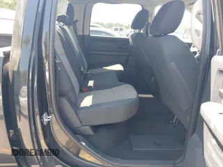 2012 Ram 2500 ST z VIN 3C6UD5CL2CG291018, wystawiony jako IAAI lot #42573010 z przebiegiem Nie podano mil oraz . Historia ofert i sprzedaży dostępna na DreamBid. Obrazek 8.