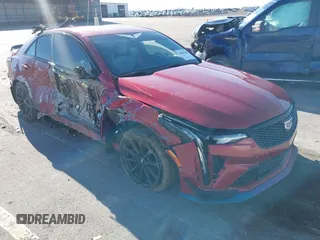 2022 Cadillac CT4-V Blackwing z VIN 1G6D65RP2N0460400, wystawiony jako IAAI lot #40804388 z przebiegiem 18 114 mil mil oraz . Historia ofert i sprzedaży dostępna na DreamBid. Obrazek 1.