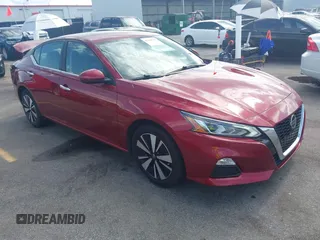 2022 Nissan Altima SV z VIN 1N4BL4DV5NN307810, wystawiony jako IAAI lot #42210773 z przebiegiem 135 459 mil mil oraz . Historia ofert i sprzedaży dostępna na DreamBid. Obrazek 1.