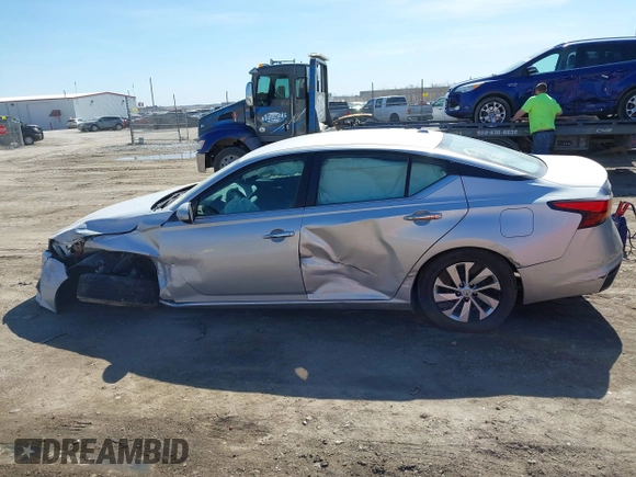 2019 Nissan Altima S with VIN 1N4BL4BV6KC211789, listed as a IAAI auction lot 41765294 with 120,412 mi miles and . Bid and sale history available at carsss.com. Image 14.