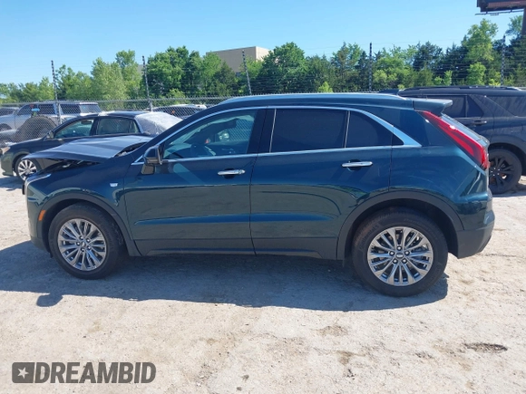 2025 Cadillac XT4 FWD Premium Luxury z VIN 1GYFZCR47SF146106, wystawiony jako IAAI lot #42324320 z przebiegiem 4 601 mil mil oraz . Historia ofert i sprzedaży dostępna na DreamBid. Obrazek 14.