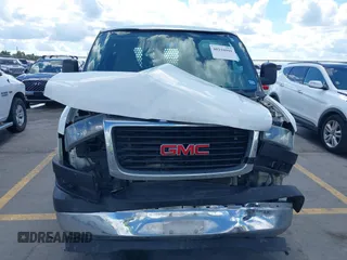 2017 GMC Savana Cargo Van with VIN 1GTW7AFF1H1913587, listed as a IAAI auction lot 40216941 with 269,708 mi miles. Bid and sale history available at carsss.com. Image 12.