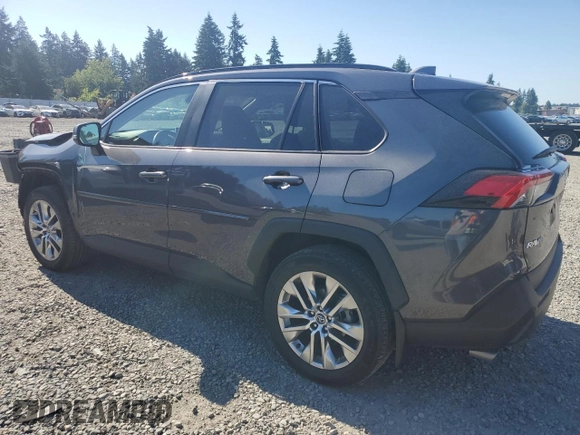 2021 Toyota RAV4 XLE Premium z VIN 2T3A1RFV5MW145979, wystawiony jako Copart lot #62752895 z przebiegiem 35 096 mil mil oraz Szkoda całkowita • Salvage title. Historia ofert i sprzedaży dostępna na DreamBid. Obrazek 2.