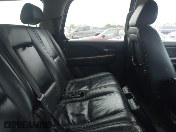 2008 GMC Yukon SLE w/3SA with VIN 1GKFC13C08J191605, listed as a IAAI auction lot 41885411 with 208,328 mi miles. Bid and sale history available at carsss.com. Image 8.