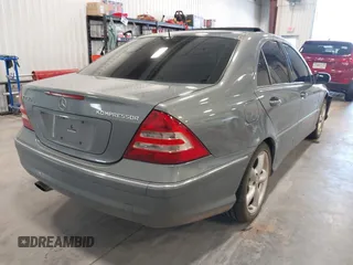 2005 Mercedes-Benz C 230 Kompressor с VIN WDBRF40J25F662008, выставлен на аукционе IAAI как лот 42539947 с пробегом 182 727 миль миль и . История ставок и продаж доступна на DreamBid. Изображение 4.