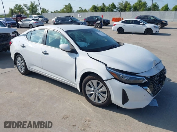 2024 Nissan Sentra S z VIN 3N1AB8BV8RY241364, wystawiony jako IAAI lot #39999788 z przebiegiem 8 509 mil mil oraz . Historia ofert i sprzedaży dostępna na DreamBid. Obrazek 1.