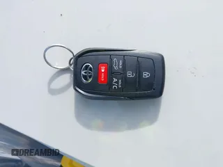 2024 Toyota bZ4X XLE z VIN JTMABACA2RA069207, wystawiony jako IAAI lot #41632667 z przebiegiem 7329 mil mil oraz . Historia ofert i sprzedaży dostępna na DreamBid. Obrazek 11.