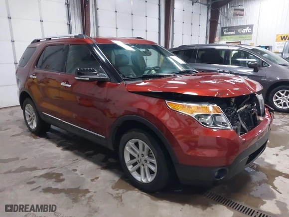 2014 Ford Explorer XLT with VIN 1FM5K8D89EGA17579, listed as a IAAI auction lot 40903918 with 127,780 mi miles. Bid and sale history available at carsss.com. Image 1.