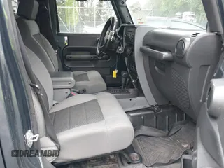 2008 Jeep Wrangler Unlimited X с VIN 1J4GA39178L588637, выставлен на аукционе IAAI как лот 42493509 с пробегом 85 601 миль миль и . История ставок и продаж доступна на DreamBid. Изображение 5.