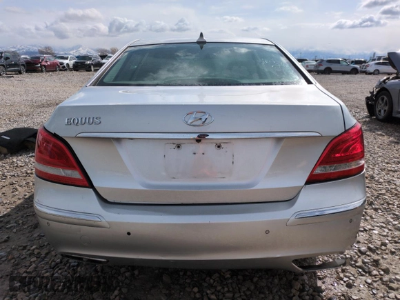 2013 Hyundai Equus Signature with VIN KMHGH4JH5DU058831, listed as a Copart auction lot 51623045 with 164,524 mi miles and Salvage Title. Bid and sale history available at DreamBid. Image 6.