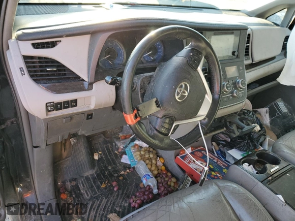 2017 Toyota Sienna XLE Auto Access Seat z VIN 5TDYZ3DC9HS873222, wystawiony jako Copart lot #42537675 z przebiegiem Nie podano mil oraz Szkoda całkowita • Salvage title. Historia ofert i sprzedaży dostępna na DreamBid. Obrazek 8.