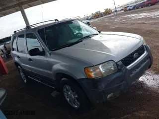 2004 Ford Escape XLT with VIN 1FMYU03104KA40905, listed as a IAAI auction lot 41874929 with 241,187 mi miles. Bid and sale history available at carsss.com. Image 1.