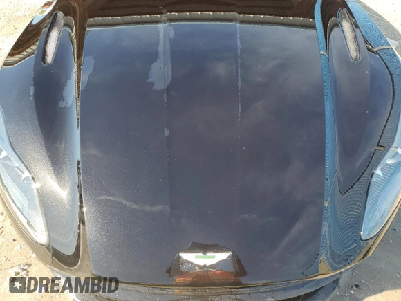 2018 Aston Martin DB11 V8 z VIN SCFRMFAW3JGL04645, wystawiony jako Copart lot #83042994 z przebiegiem Nie podano mil oraz Nie do naprawy. Historia ofert i sprzedaży dostępna na DreamBid. Obrazek 11.