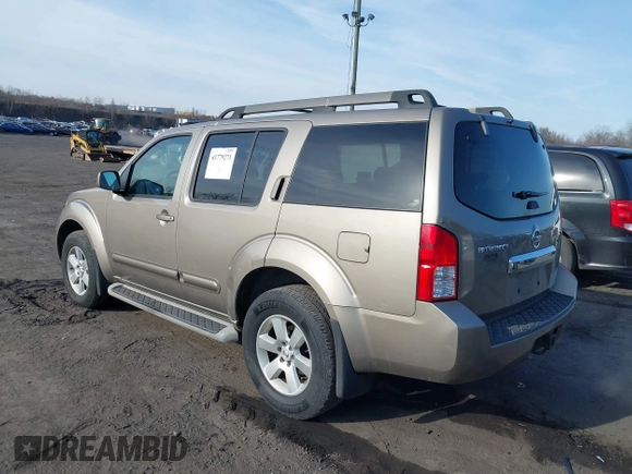 2008 Nissan Pathfinder S z VIN 5N1AR18B38C663168, wystawiony jako IAAI lot #41779271 z przebiegiem 137 464 mil mil oraz . Historia ofert i sprzedaży dostępna na DreamBid. Obrazek 3.