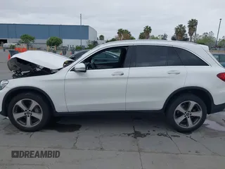 2019 Mercedes-Benz GLC 300 with VIN WDC0G4JB1KV136690, listed as a IAAI auction lot 42121407 with 42,542 mi miles and . Bid and sale history available at DreamBid. Image 14.
