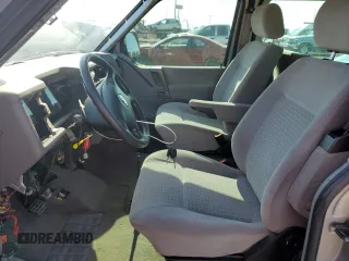 2000 Volkswagen EuroVan с VIN WV2MH4703YH013265, выставлен на аукционе Copart как лот 59003645 с пробегом Не указан миль и Списание • Salvage title. История ставок и продаж доступна на DreamBid. Изображение 7.