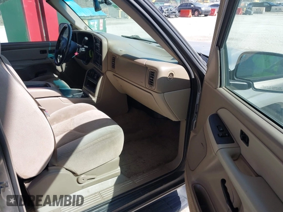 2003 Chevrolet Suburban LS with VIN 3GNEC16T83G127736, listed as a IAAI auction lot 41908096 with 272,610 mi miles. Bid and sale history available at carsss.com. Image 5.