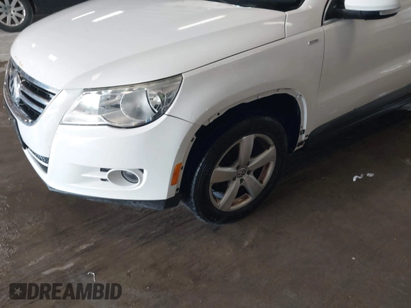 2010 Volkswagen Tiguan SEL with VIN WVGAV7AX6AW514729, listed as a IAAI auction lot 42433993 with 185,980 mi miles and . Bid and sale history available at DreamBid. Image 6.