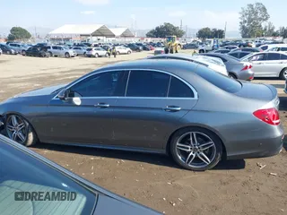 2018 Mercedes-Benz E-Class E 300 with VIN WDDZF4JB0JA293915, listed as a IAAI auction lot 41425810 with 100,232 mi miles. Bid and sale history available at carsss.com. Image 14.